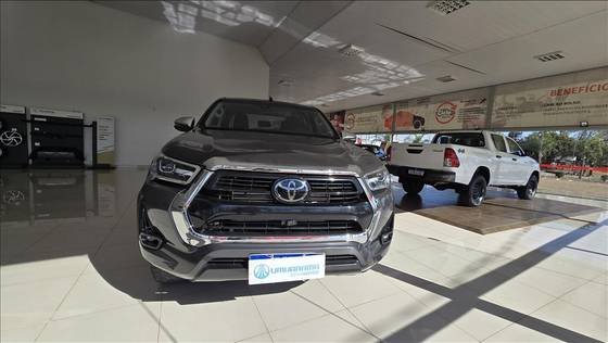 TOYOTA HILUX 2.8 D-4D TURBO DIESEL CD SRX 4X4 AUTOMÁTICO TOYOTA HILUX 2.8 D-4D TURBO DIESEL CD SRX 4X4 AUTOMÁTICO